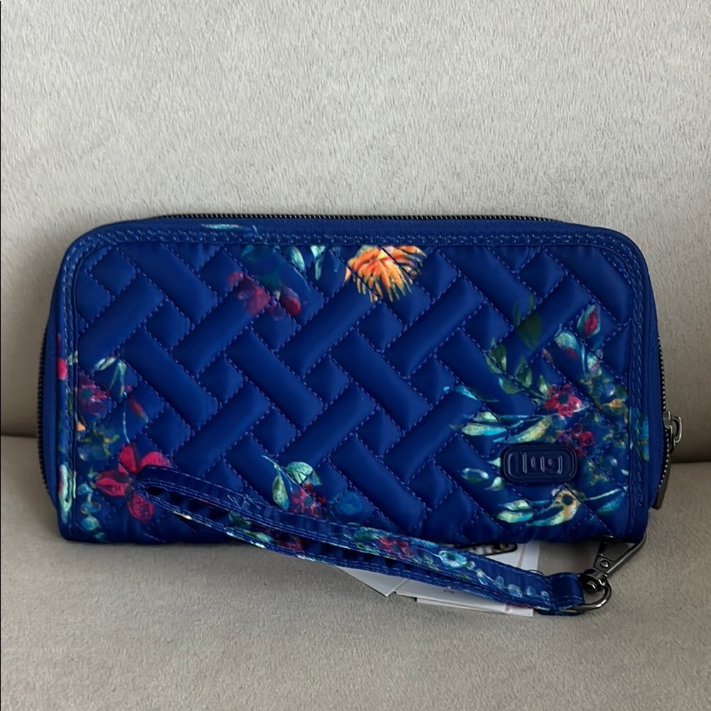 NWT Lug Handspring RFID Wallet in Bouquet Blue 💐